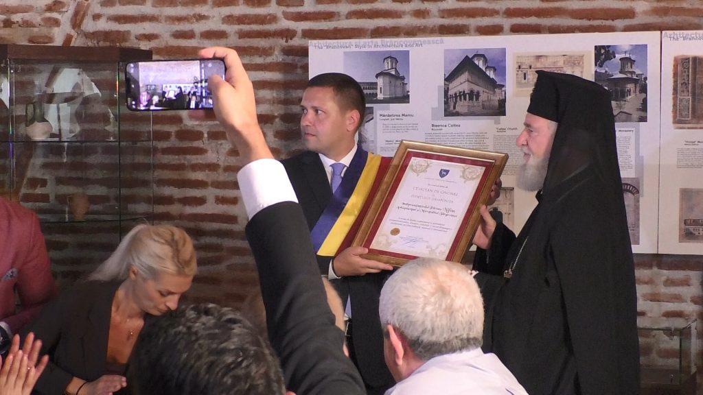 Ședința festivă a CJ Dâmbovița la Palatul Brâncovenesc, titlul de Cetățean de onoare al județului, acordat Înaltpreasfinției Sale, Mitropolit Nifon