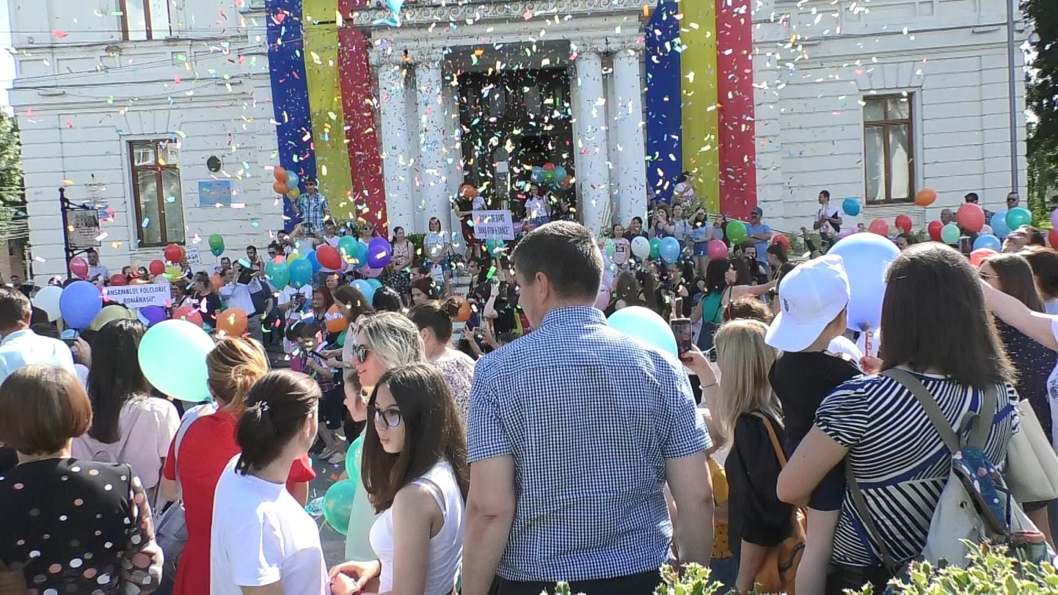 Străzile municipiului Târgoviște pline de viață, culoare și voie bună – Parada copiilor de 1 iunie