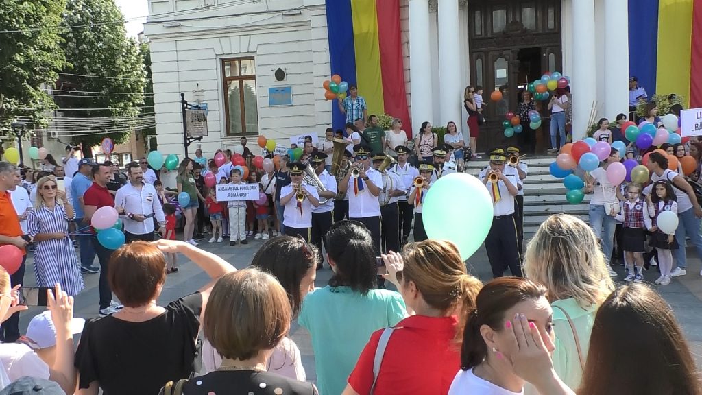 Străzile municipiului Târgoviște pline de viață, culoare și voie bună - Parada copiilor de 1 iunie