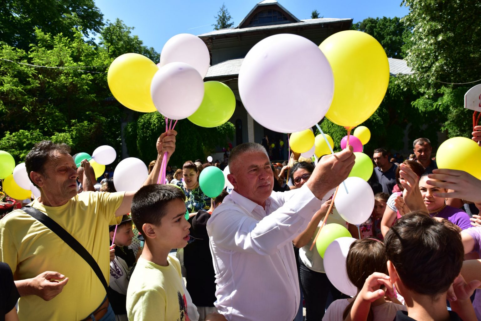 Surprize și competiții sportive cu premii pentru cei mici, în Parcul Central și la stadion din Găești