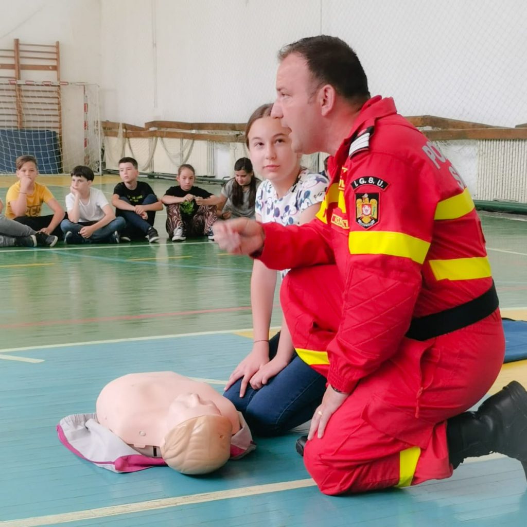 Elevii de clasa a IV-a de la Școala ”Tudor Vladimirescu” din Târgoviște, au învățat cum sa acorde primul ajutor