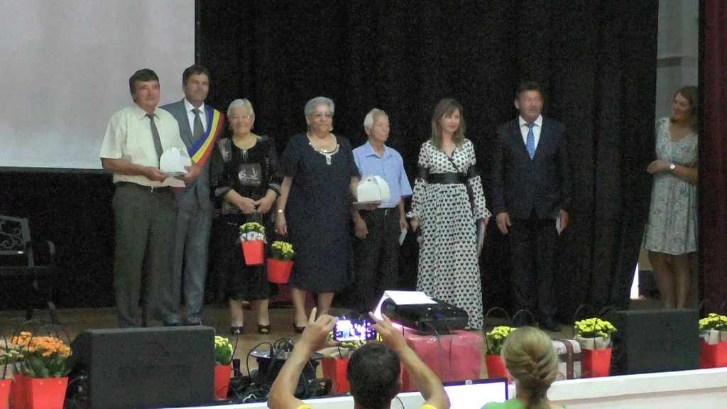 Cuplurile de aur, mirii anului, performanța elevilor și excelența personalităților locale, premiate la Fieni. VIDEO
