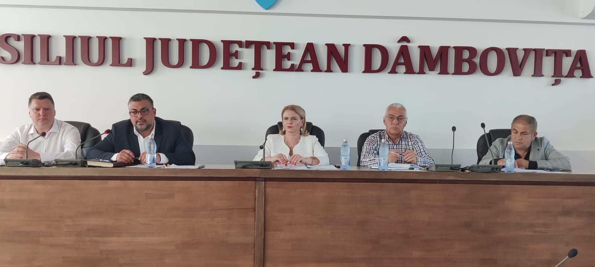 La Prefectura Dâmbovița a avut loc ședința ordinară a Grupului de Lucru Mixt, au fost invitați și lideri ai comunităților rome din județ