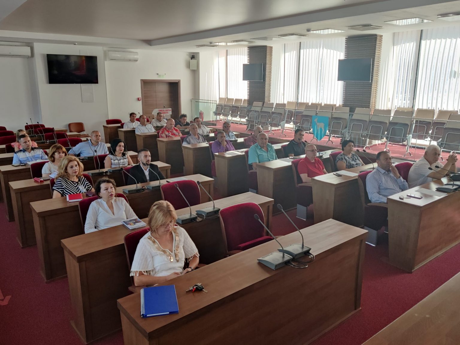 La Prefectura Dâmbovița a avut loc ședința ordinară a Grupului de Lucru Mixt, au fost invitați și lideri ai comunităților rome din județ