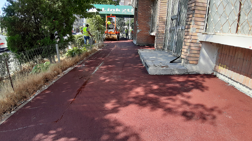 Târgoviște, asfalt colorat pe trotuarele de pe Calea București, zona blocurilor H