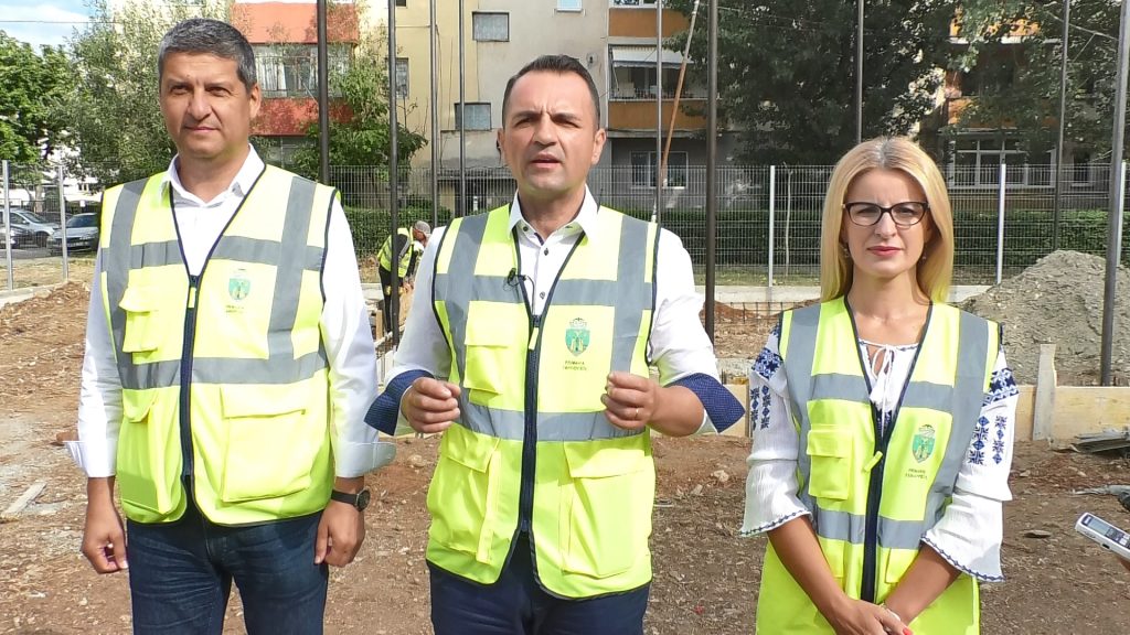 Pe strada Matei Vlădescu din Târgoviște, se lucrează la un parc modern de fitness și un miniteren de baschet