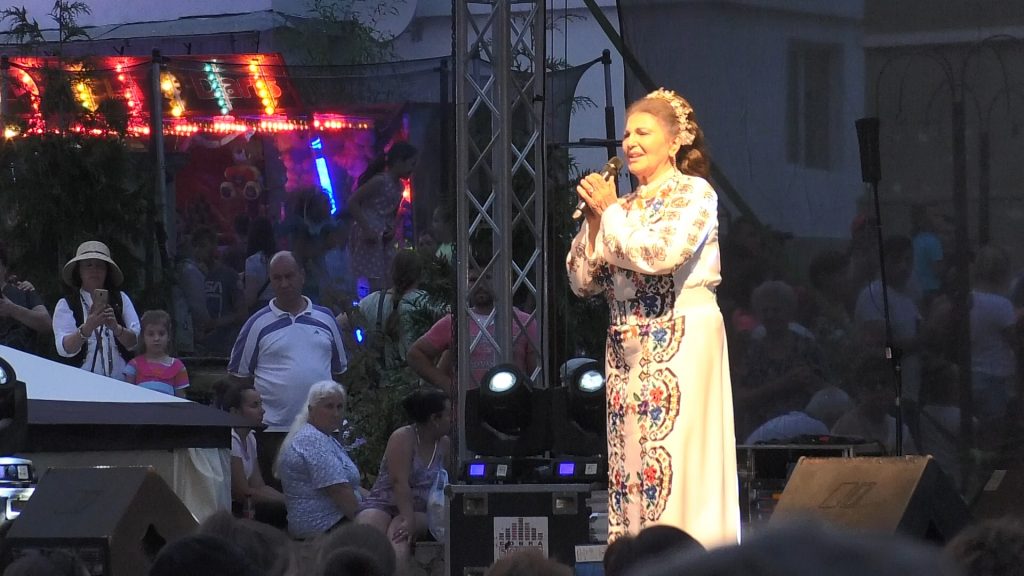 În ultima seară de sărbătoare la Fieni, Irina Loghin, Fuego și Dorian Popa