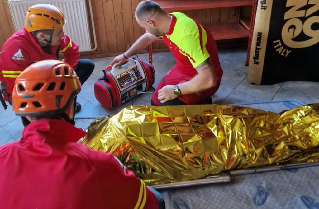 O turistă a avut nevoie de primul ajutor al echipei Salvamont Dâmbovița și al elicopterului SMURD