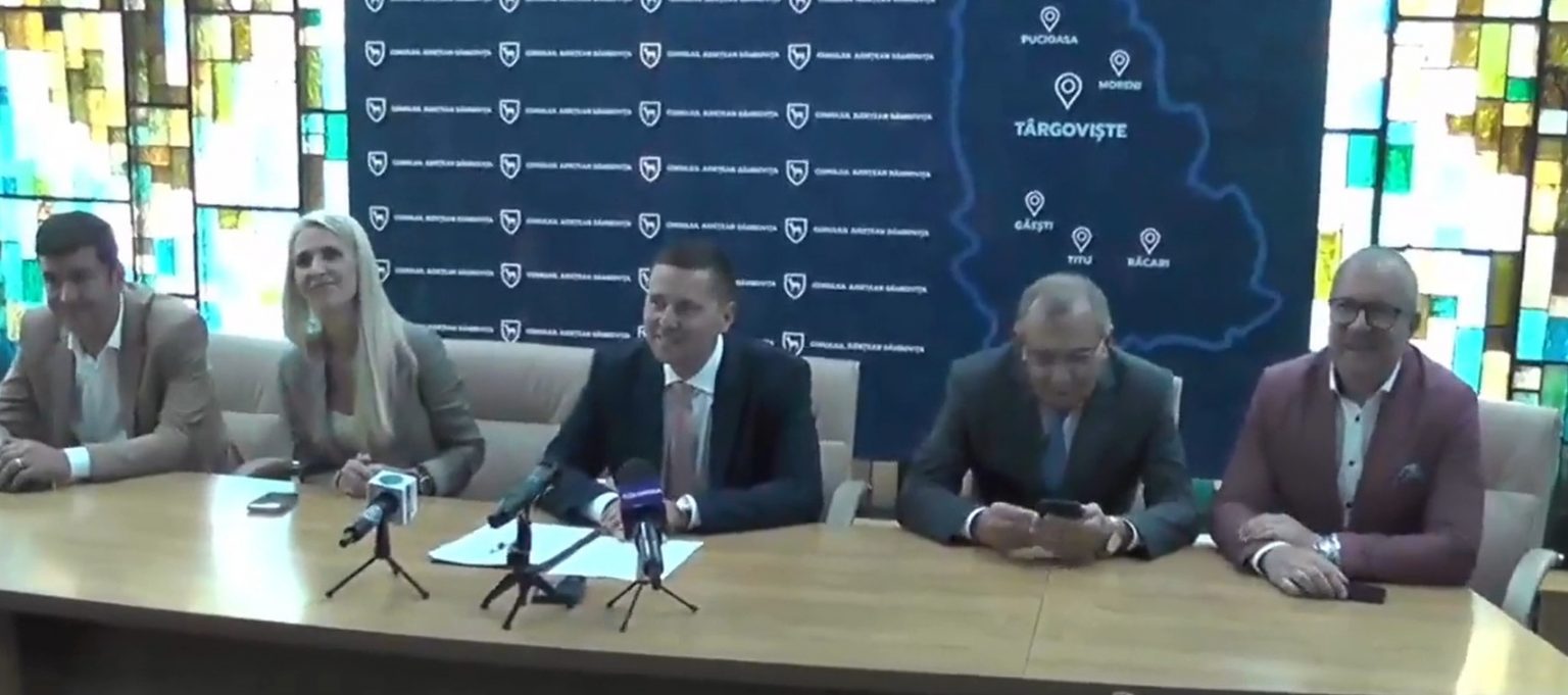 Președintele CJ Dâmbovița, Corneliu Ștefan a semnat contractele  de internship pentru cei nouă tineri care au trecut etapa de interviu