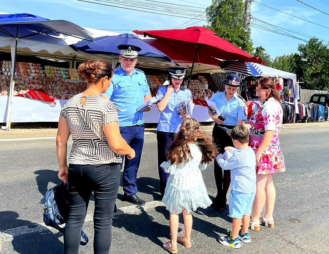 Polițiștii, jandarmii și pompierii desfășoară acțiuni de informare în Târgul de la Titu