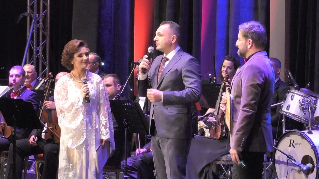 Festivalul „Crizantema de aur”, cea de-a 55-a ediţie, a început cu Concursul de Interpretare. VIDEO