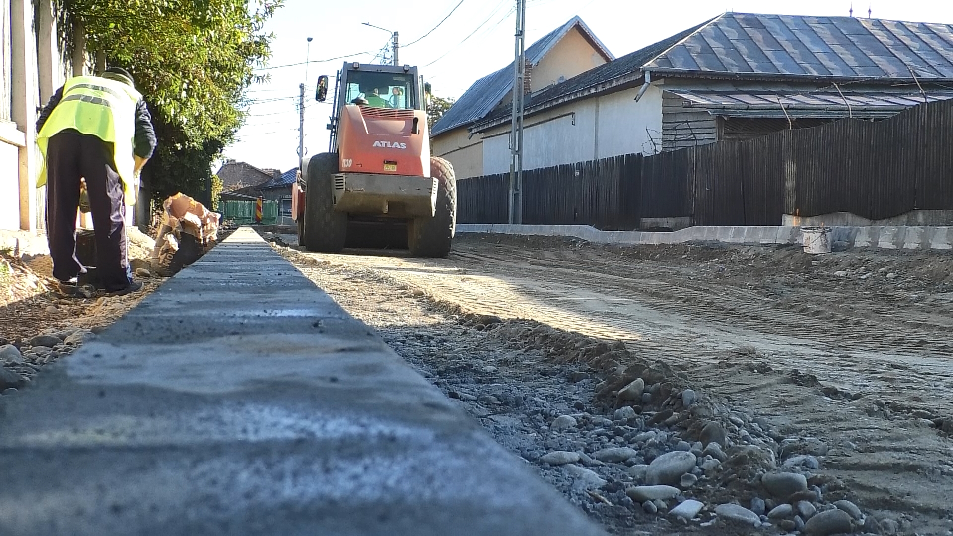 Se lucrează pe strada Ion Neculce din cartierul Prepeleac, municipiul Târgoviște
