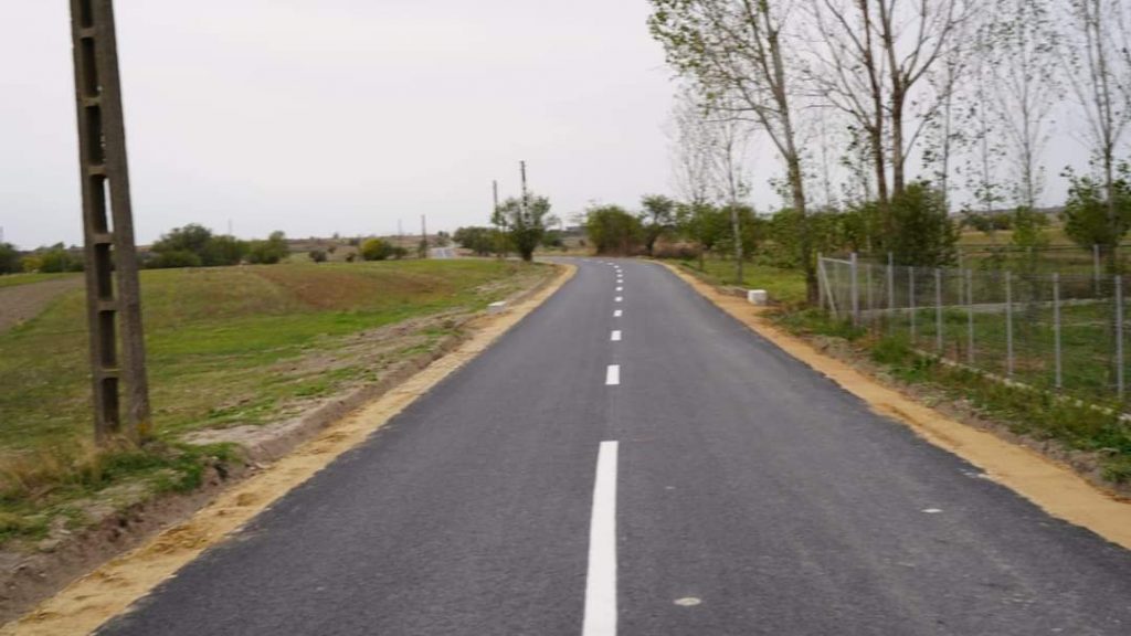 A fost modernizat drumul vicinal- DV121 Fierbinți – limită de județ Argeș, finanțarea a fost prin PJDL