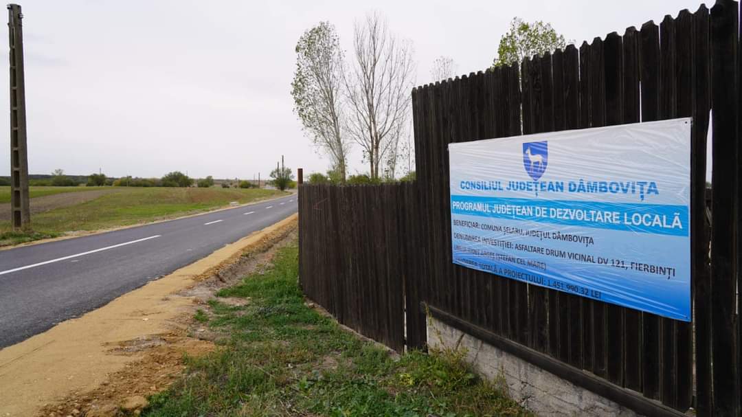 A fost modernizat drumul vicinal- DV121 Fierbinți - limită de județ Argeș, finanțarea a fost prin PJDL