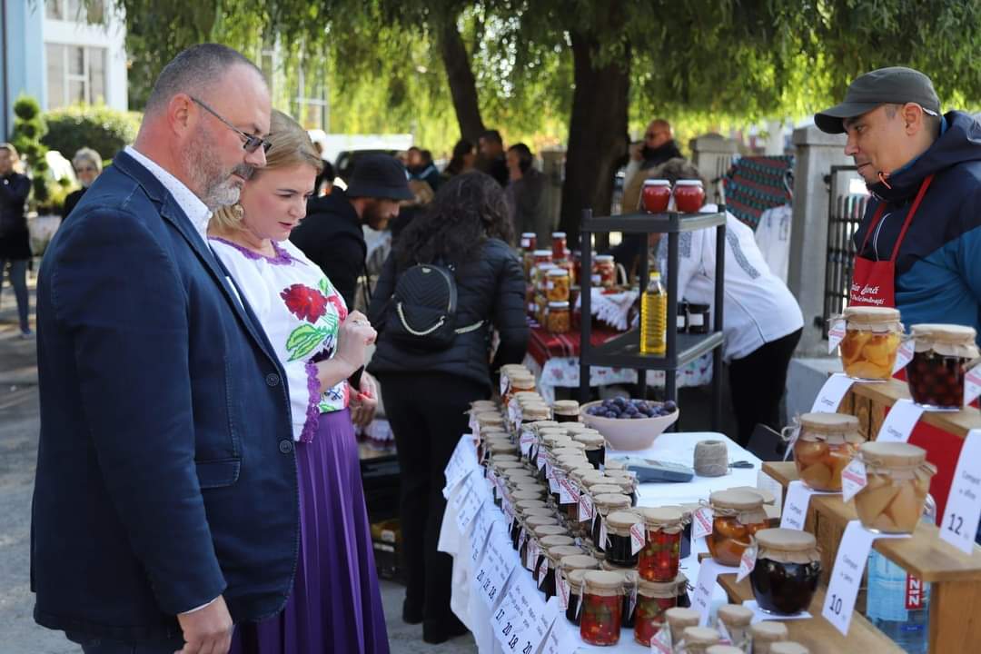 Și astăzi, 9 octombrie, Târg de produse tradiționale în curtea Direcției Județene de Agricultură Dâmboviţa