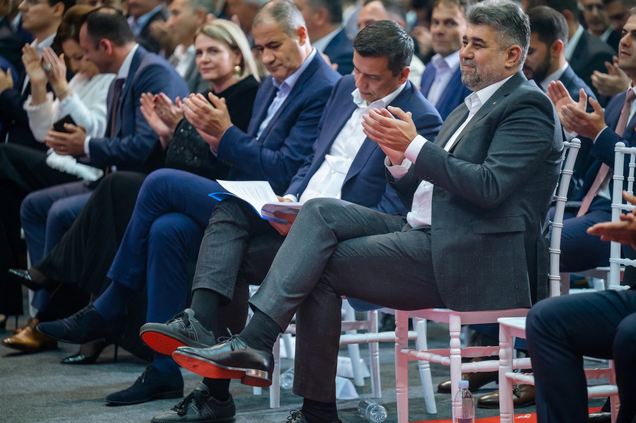  La Sala Polivalentă din Târgoviște în prezența a 3000 de delegați social- democrați din tot județul Dâmbovița, Corneliu Ștefan reales președinte 