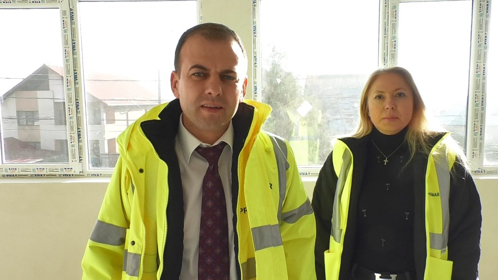 Vremea bună, permite administrației de la Răzvad să lucreze la modernizarea străzilor în satul Gorgota și la modernizarea Școlii Răzvad