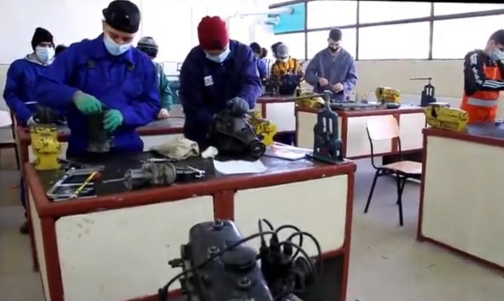 A fost aprobat cadrul legislativ în vederea constituirii consorțiilor pentru învățământ dual