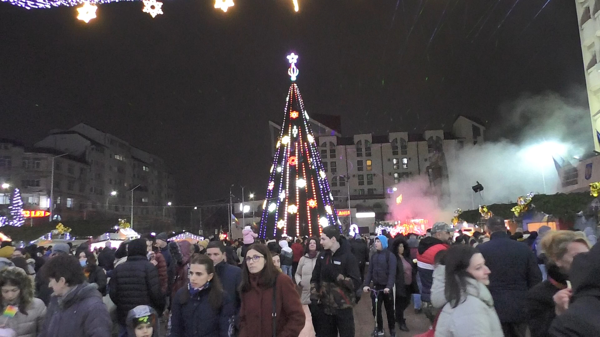 Municipiul Târgoviște în haine de sărbătoare, lasere, 120 de drone și un adevărat spectacol de sunet și lumini la aprinderea iluminatului festiv