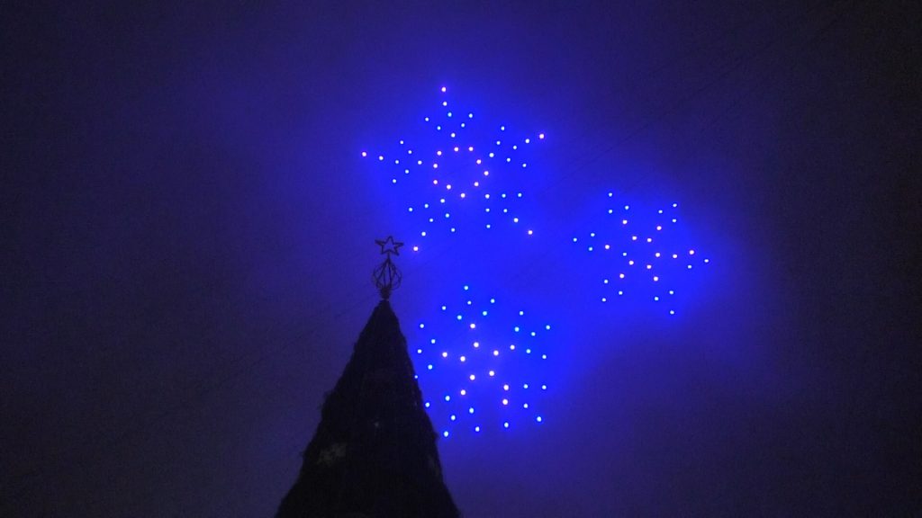Municipiul Târgoviște în haine de sărbătoare, lasere, 120 de drone și un adevărat spectacol de sunet și lumini la aprinderea iluminatului festiv