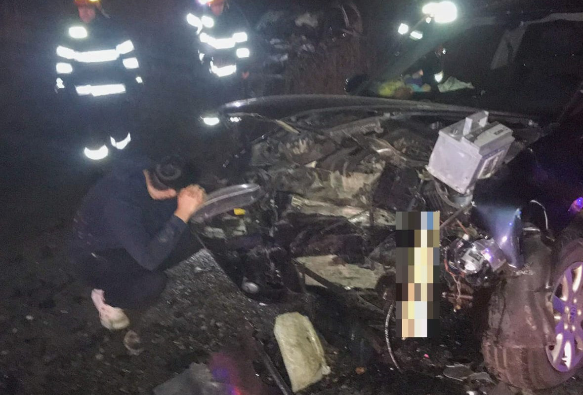 Nisipuri-coliziune între două autoturisme, 3 persoane primesc îngrijiri medicale