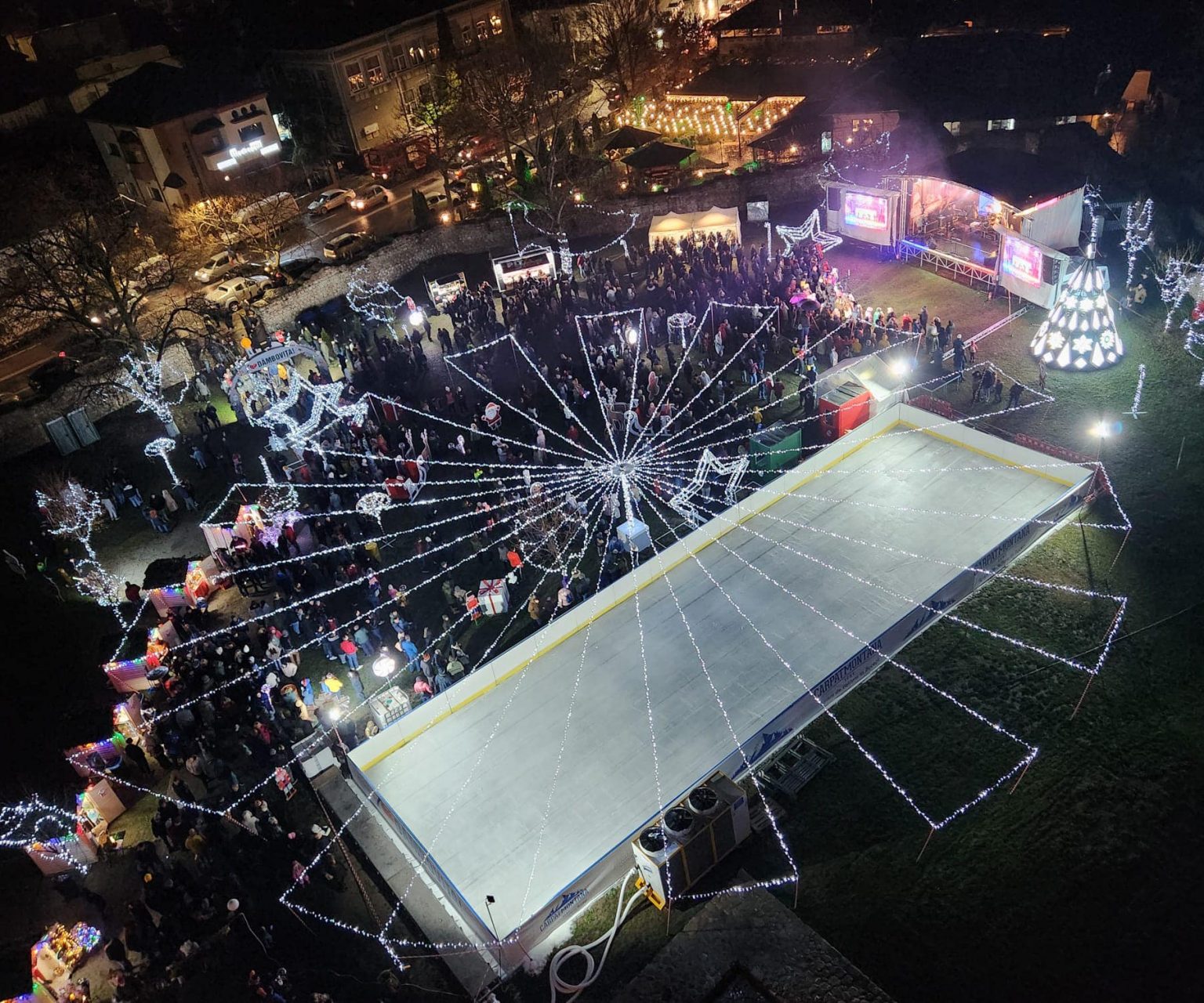 La Curtea Domnească din Târgoviște s-a deschis oficial evenimentul „Crăciun la Turn”