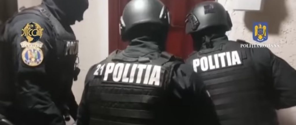 Șapte „loverboys” au fost ridicați de mascați, la acțiune ai participat și polițiști din Dâmbovița