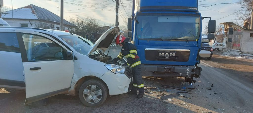 Pe DN 1A Luciana, coliziune între un autoturism și o autoutilitară
