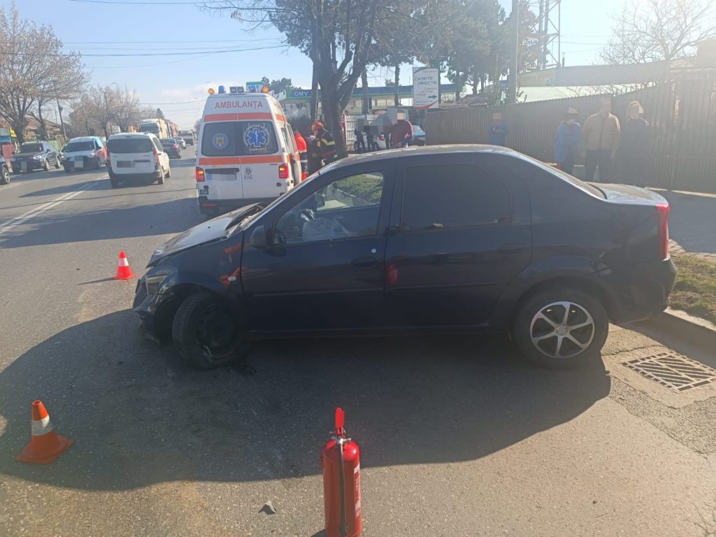 Pompierii intervin la un accident produs la intrarea în municipiul Târgoviște, pe DN 71