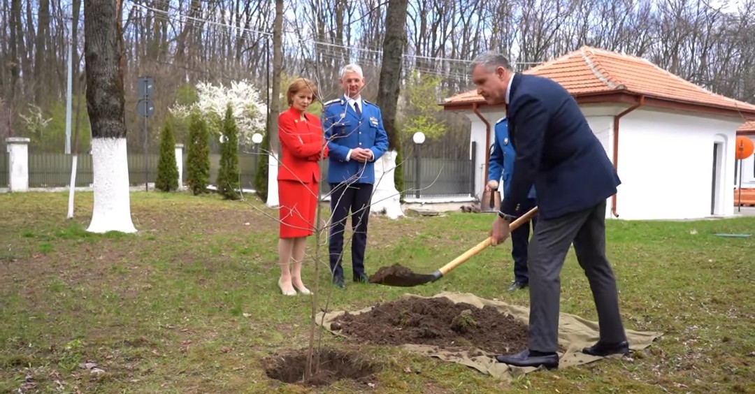 Jandarmeria alături de Familia Regală, a lansat Campania "173 de stejari pentru România". VIDEO