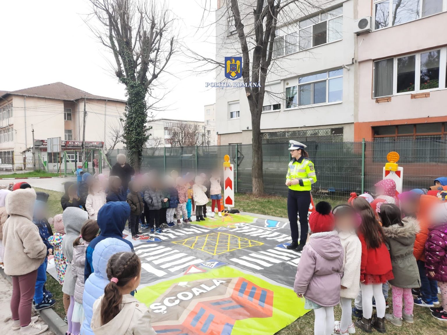 Micii pietoni au învățat regulile de circulație de la polițiștii dâmbovițeni