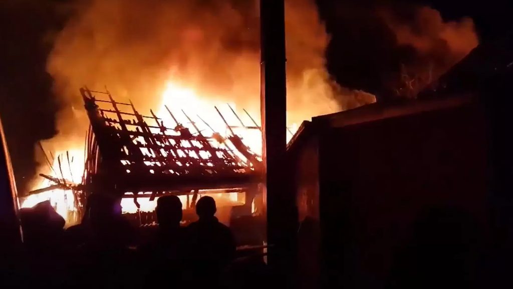Incendiu puternic în Finta, animale arse de vii