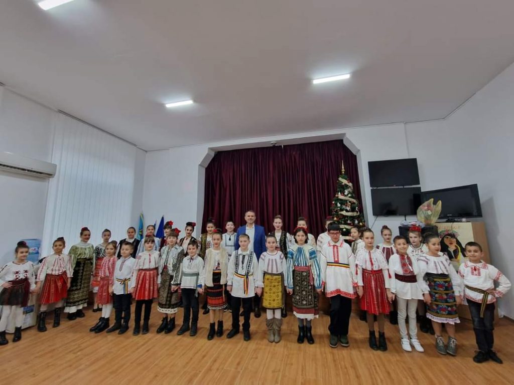 COMUNA DRAGODANA ARE UN ANSAMBLU FOLCLORIC, CULTURA și TRADIȚIILE  PĂSTRATE CU SFINȚENIE