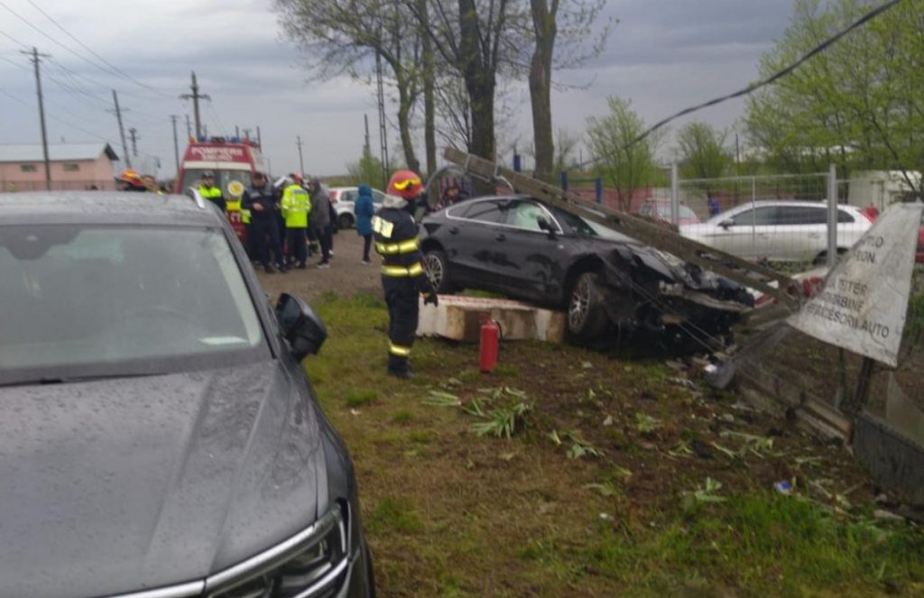 A ajuns cu bolidul într-un cap de pod