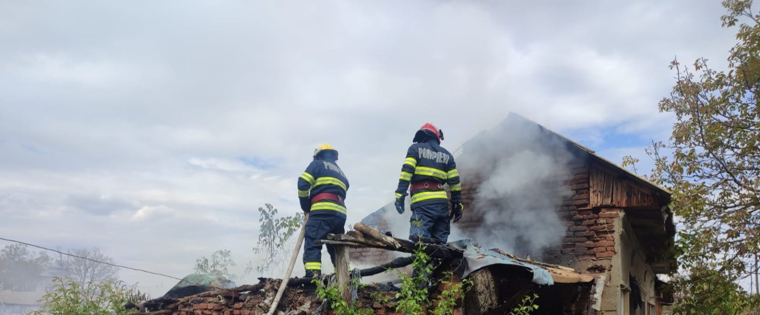 Incendiu la o anexă gospodărească din Poiana