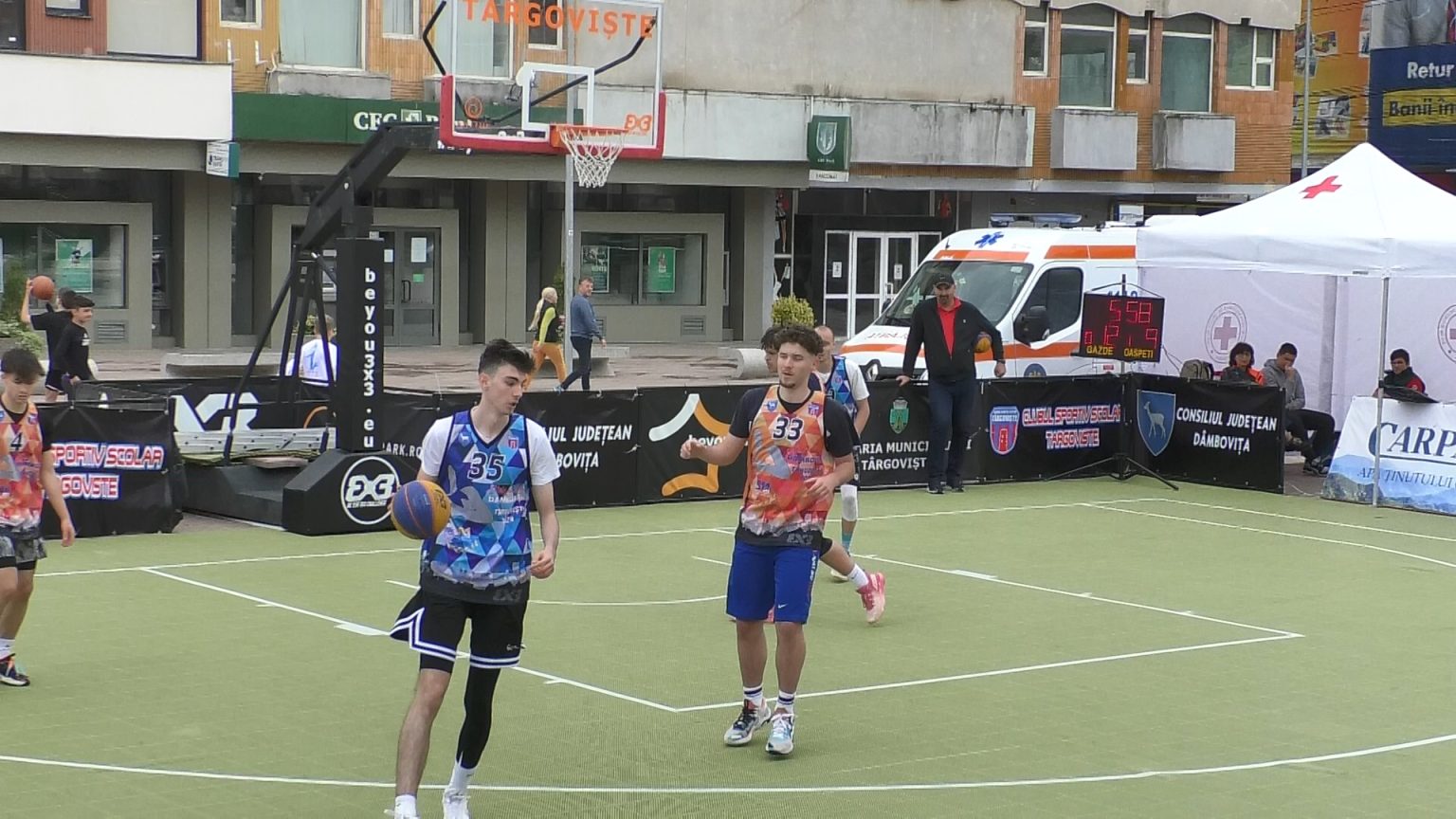 Meciurile finale în cadrul Turneului de Baschet 3×3 „Iubim Dâmbovița”. VIDEO
