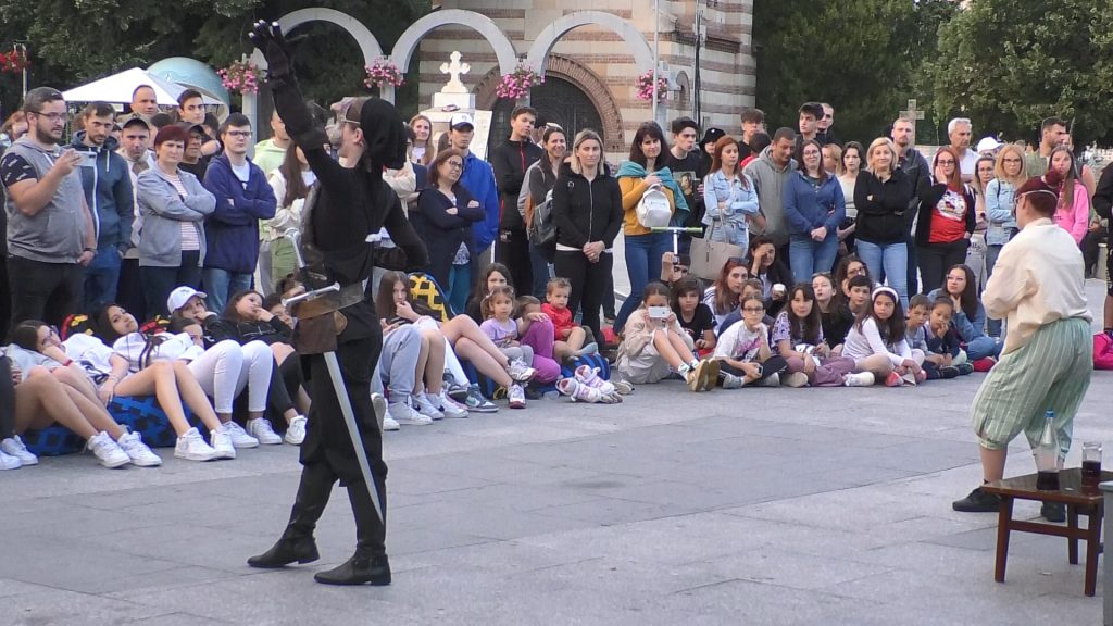 În cea de-a cincea zi a Festivalului BABEL, spectacol de stradă „Signor Pantalone și Dragostea”. VIDEO