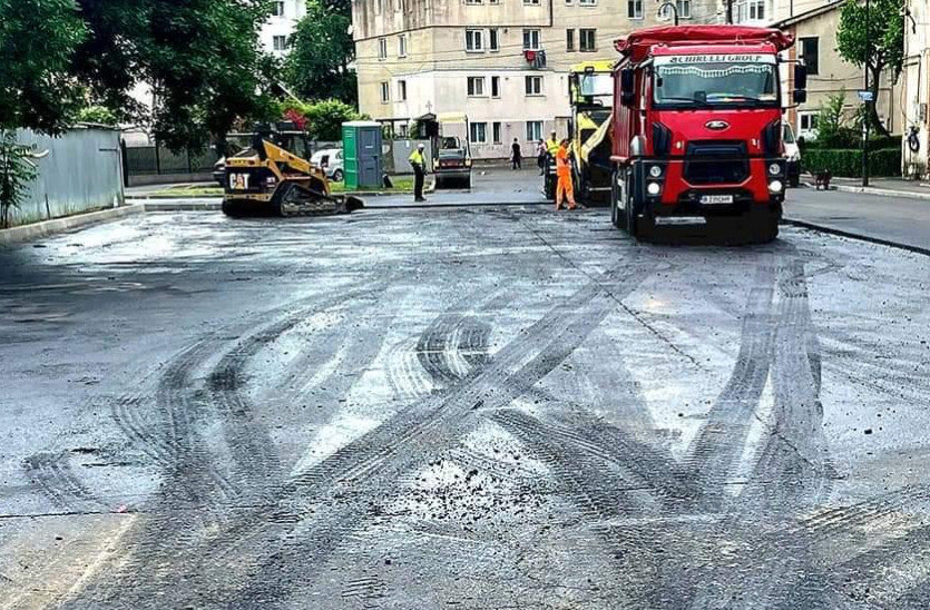 În mai multe zone din Târgoviște, se lucrează la reabilitarea infrastructurii stradale 