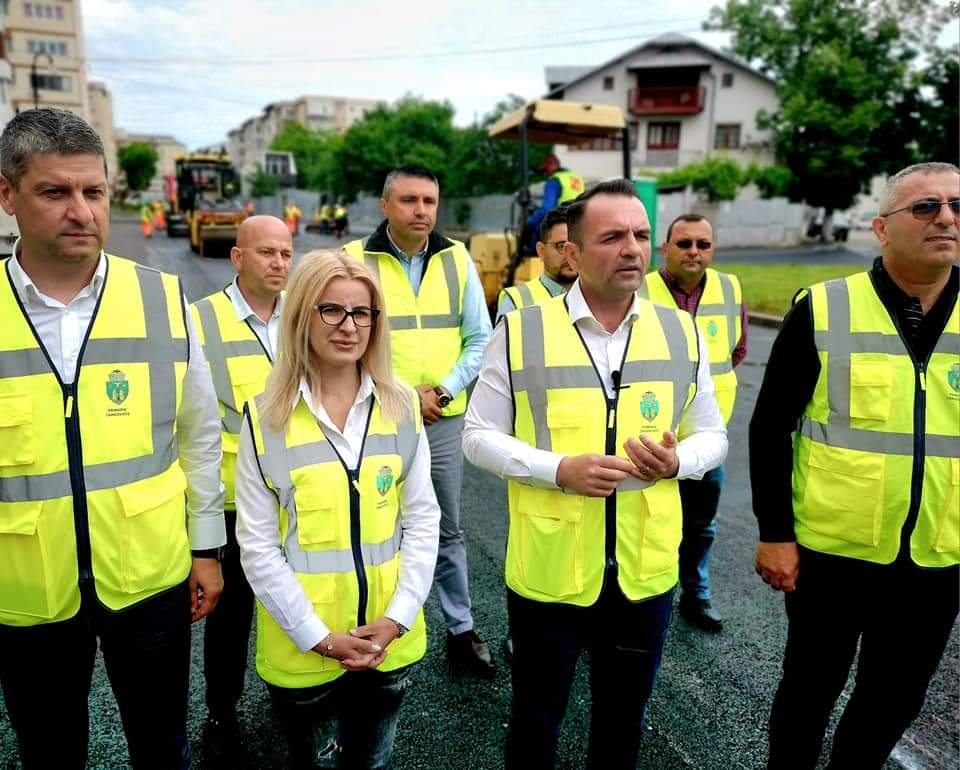 În mai multe zone din Târgoviște, se lucrează la reabilitarea infrastructurii stradale 