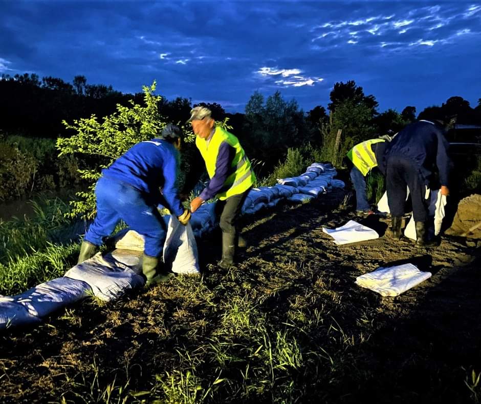 Apele Române spun că cele mai afectate rămân localitățile din județul Dolj unde echipele intervin pentru consolidarea