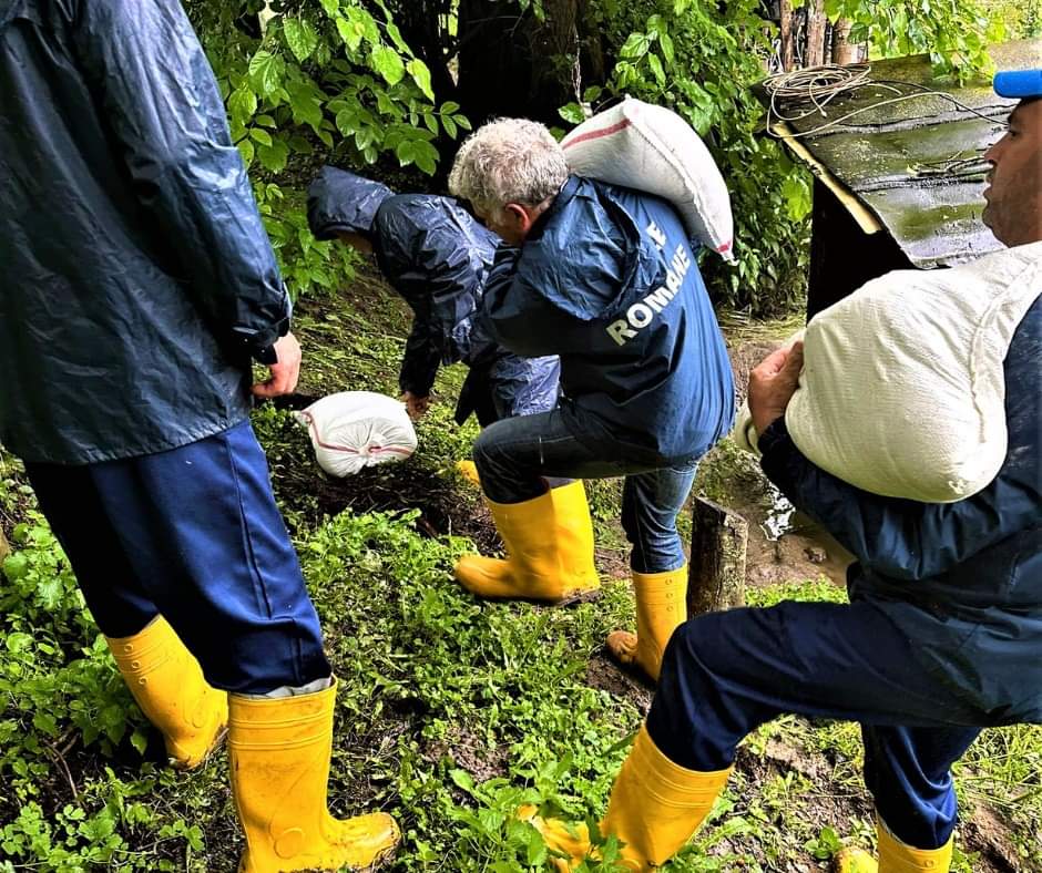 Apele Române spun că cele mai afectate rămân localitățile din județul Dolj unde echipele intervin pentru consolidarea