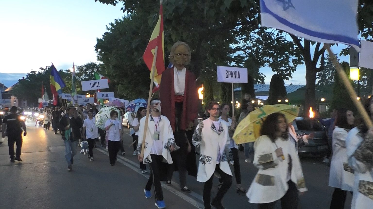 La ceas de seară, a avut loc Parada BABEL. VIDEO