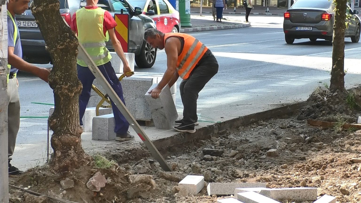Se lucrează la reabilitarea și modernizarea Bulevardului Independenței din Târgoviște