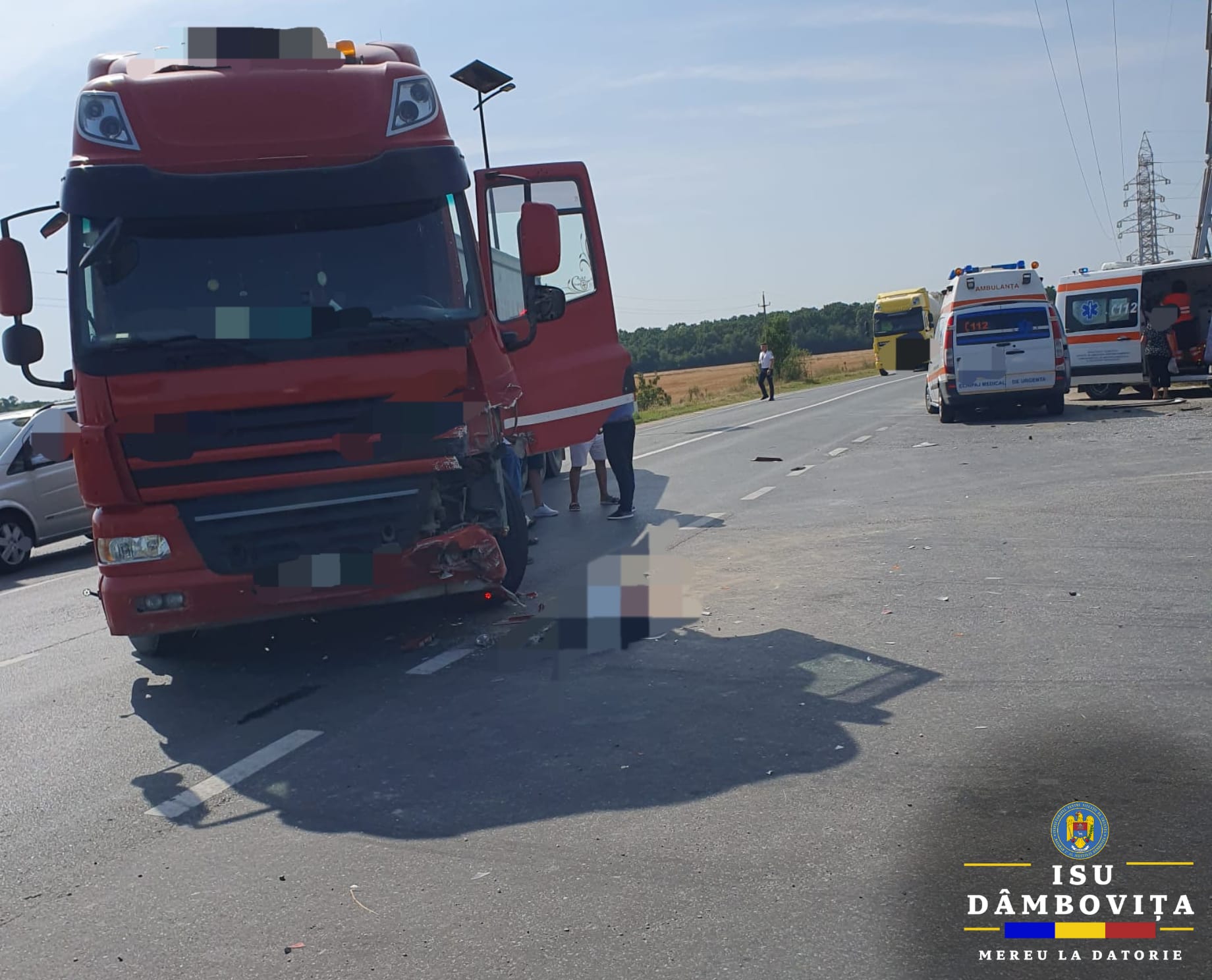 În urma deplasării la fața locului, polițiștii au constatat faptul că un ansamblu de vehicule condus de un bărbat, de 23 de ani,