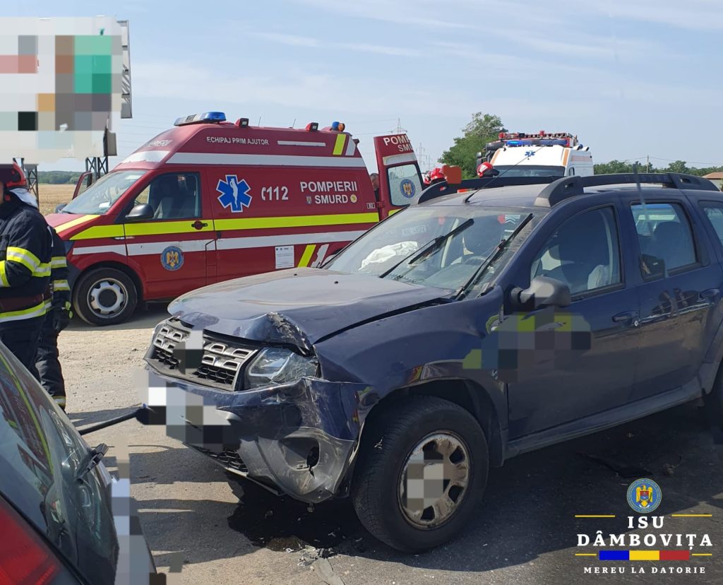 Accident rutier grav la intersecția drumului județean 701 cu drumul național 71: Șase persoane rănite în urma impactului dintre un ansamblu de vehicule și mai multe autoturisme
