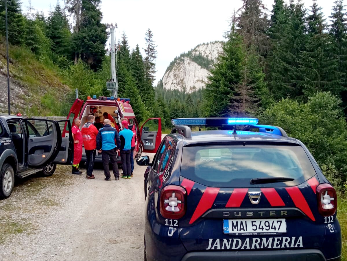 Jandarmii montani de la posturile Peștera și Zănoaga împreună cu salvamontiștii dâmbovițeni, au intervenit joi, 20 iulie a.c., în urma unui