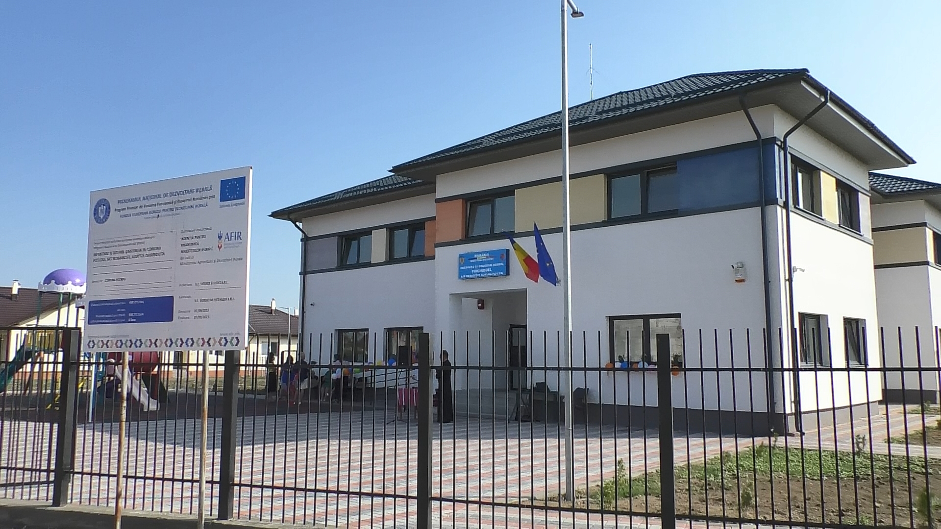 Preșcolarii din satul Românești, comuna Potlogi, au o grădiniță nouă și modernă. VIDEO