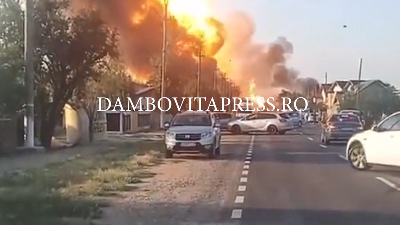 În județul Dâmbovița este activat PLANUL ROȘU DE INTERVENȚIE după EXPLOZIA DEVASTATOARE DE LA CREVEDIA. VIDEO