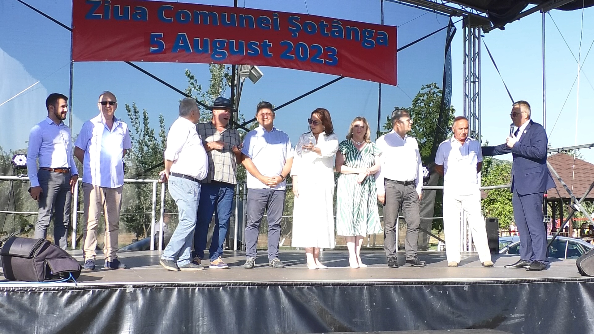 Comuna Șotânga a îmbrăcat straie de sărbătoare,locuitorii din comună au sărbătorit sâmbătă 5 august 2023, Ziua Comunei. Primarul Constantin Stroe