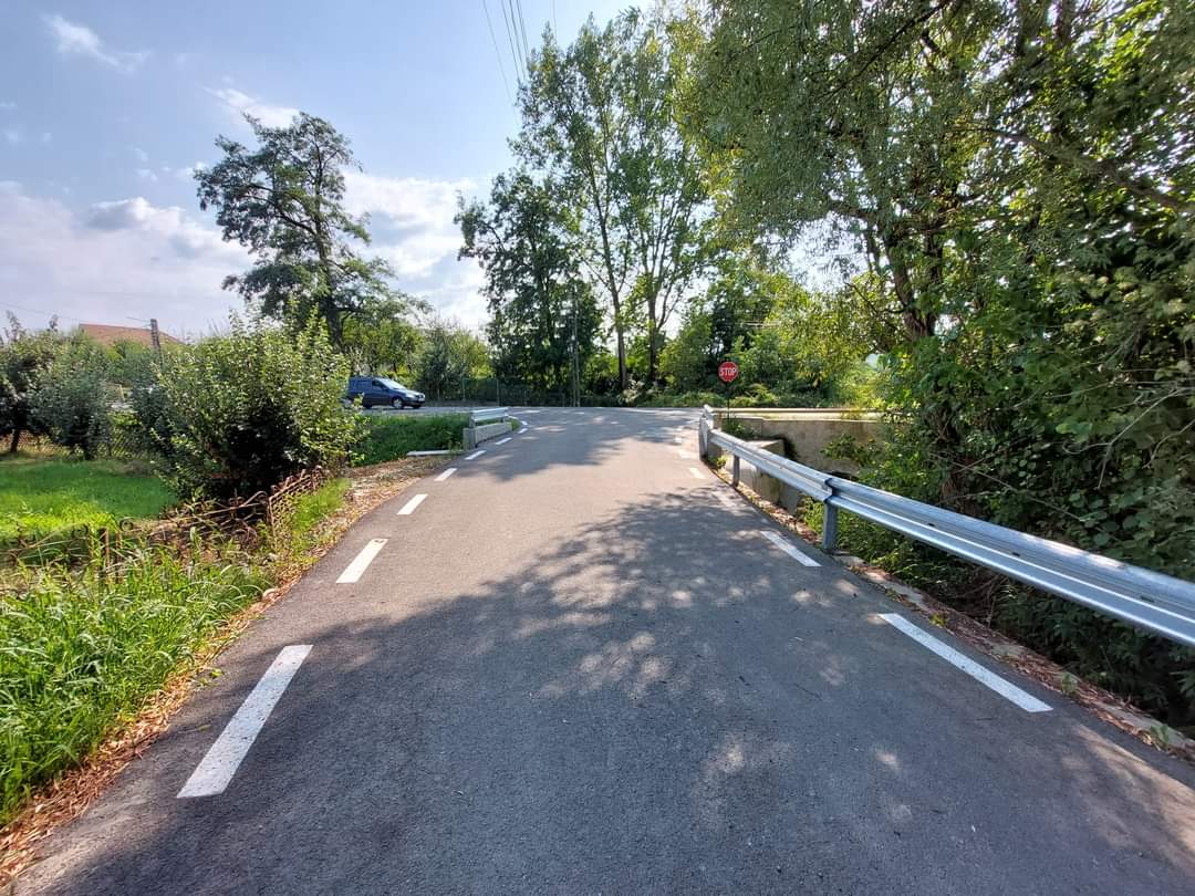 La Voinești, se lucrează în ritm susținut la asfaltarea străzilor în satul Suduleni iar în satul Gemenea-Brătulești s-a finalizat asfaltarea.
